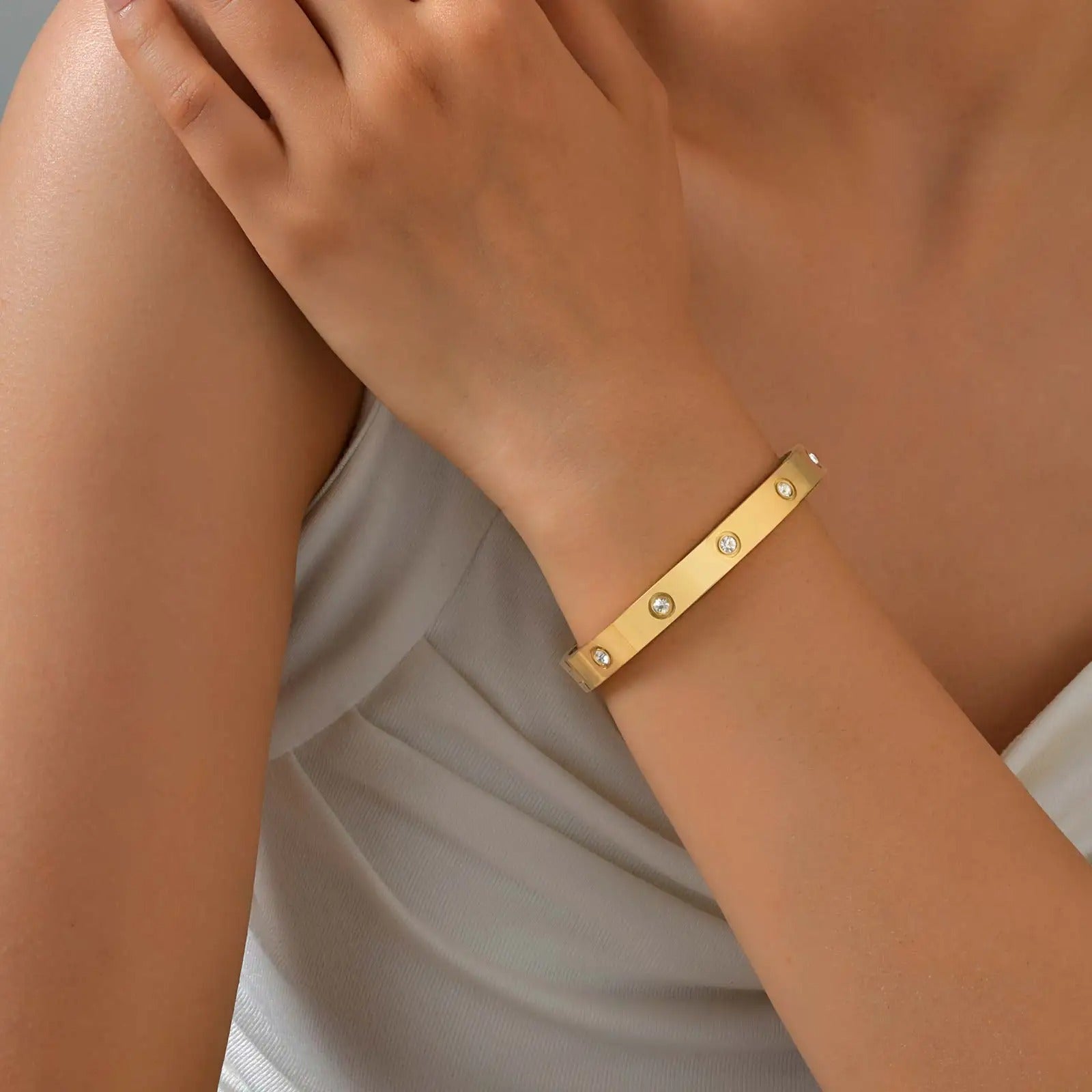 Cartier Love Bracelet - Jewel Glimpse
