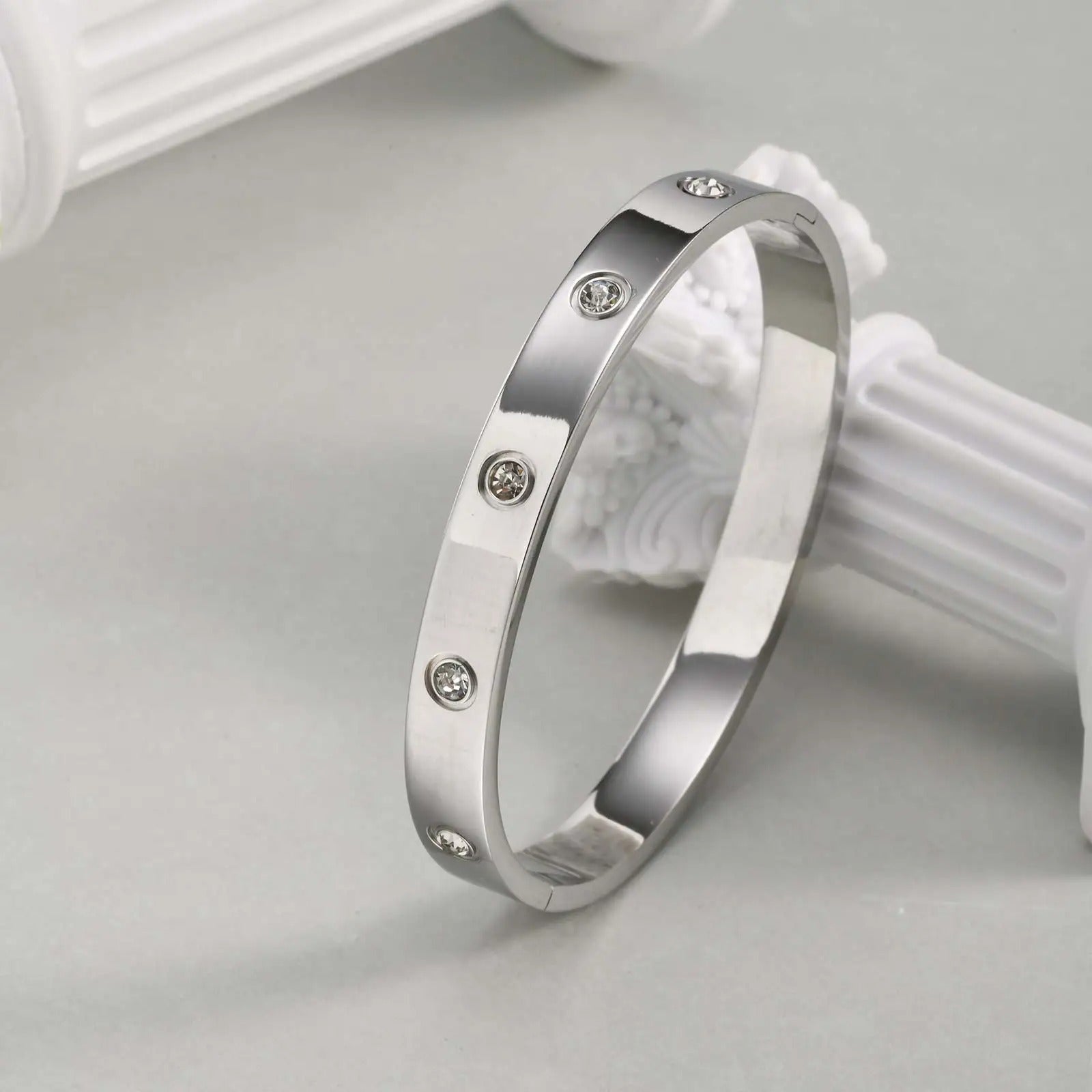 Cartier Love Bracelet - Jewel Glimpse